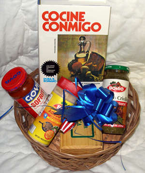 Dulces Tipicos Gift Basket with a Hard Cover Cocina Conmigo Recipe Book, Sofrito goya, Adobo Bohio, Recaito Criollo Bohio, Tostonera de Tostones Rellenos and a Key Chain Puerto Rico